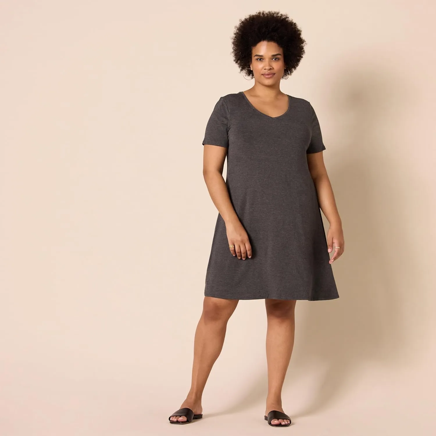 Amazon Essentials Women's Regular Short-Sleeve V-Neck Swing Dress