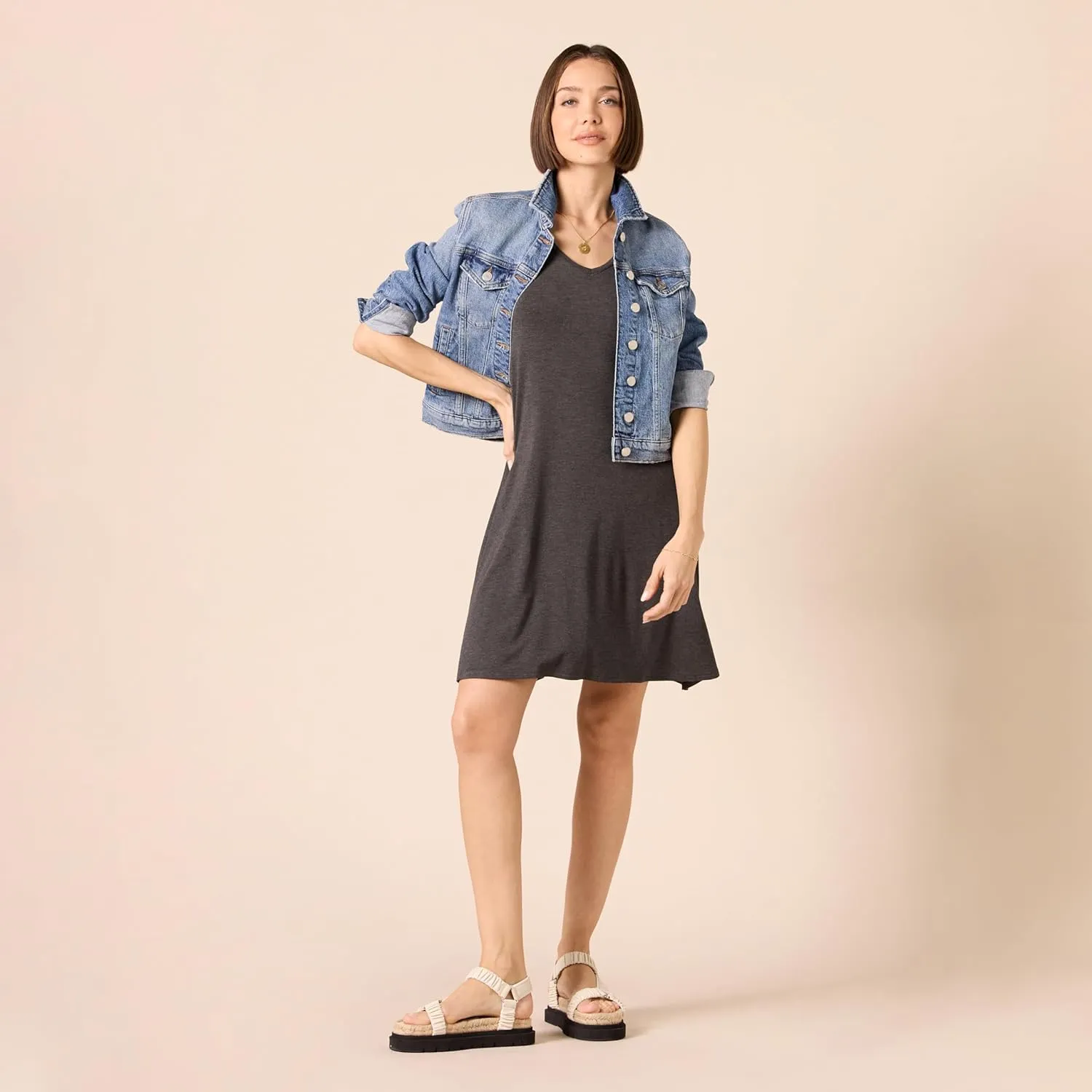 Amazon Essentials Women's Regular Short-Sleeve V-Neck Swing Dress