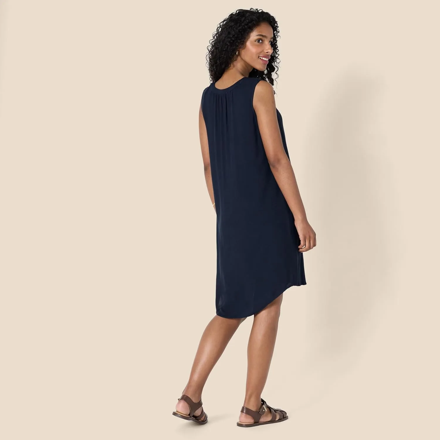 Amazon Essentials Women's Sleeveless Woven Shift Dress