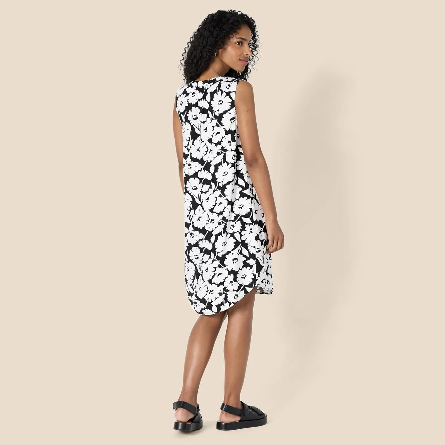 Amazon Essentials Women's Sleeveless Woven Shift Dress