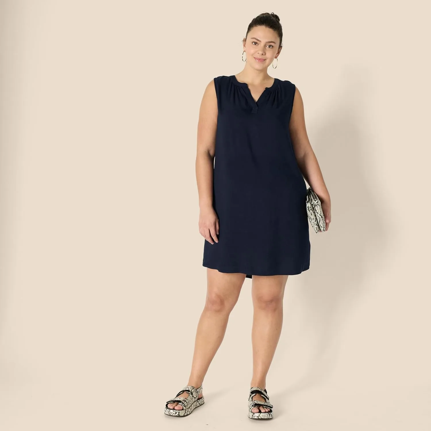 Amazon Essentials Women's Sleeveless Woven Shift Dress