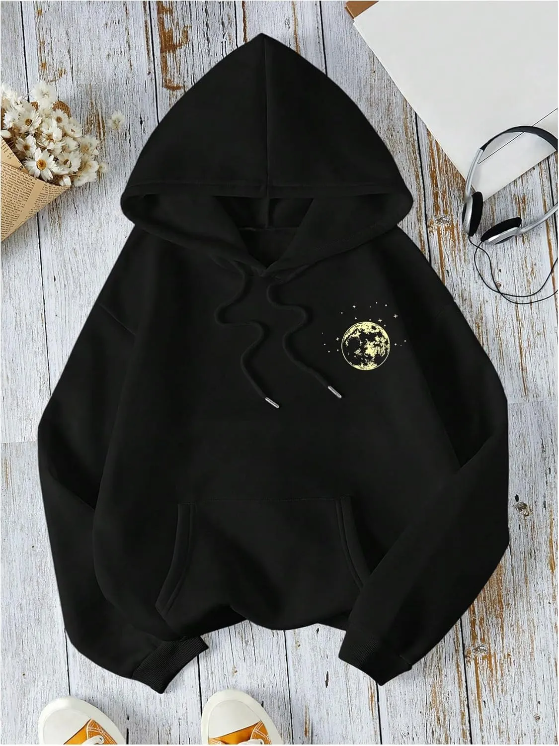 SOLY HUX Women's Graphic Hoodies Drawstring Long Sleeve Moon Print Sweatshirt Pullover Fall Tops