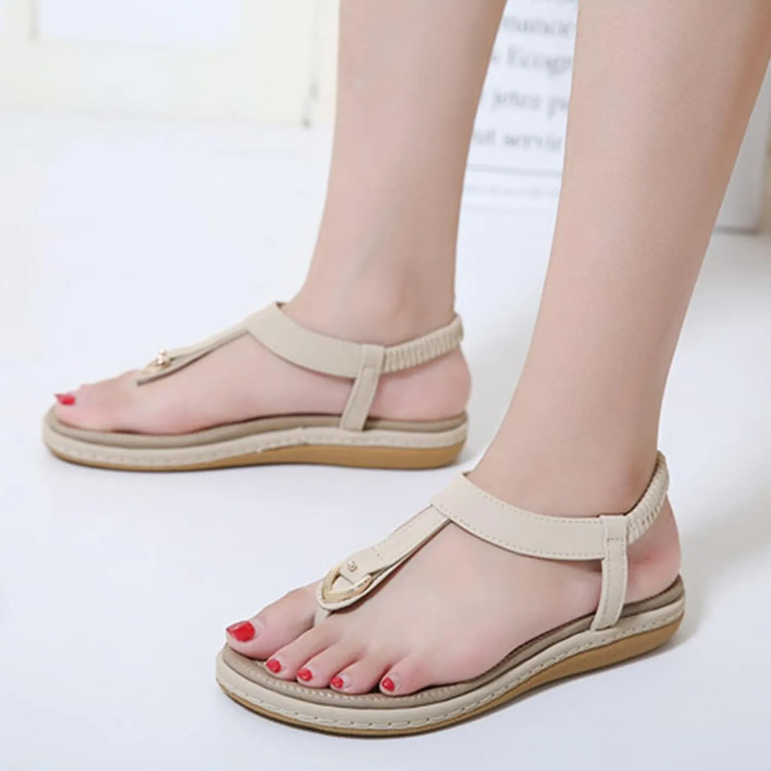 Womens Summer Strappy Flat Sandals Bohemian Clip Toe Leather Upholstery T-Strap Flip Flop Thong Sandals Comfortable Walking Beach Shoes
