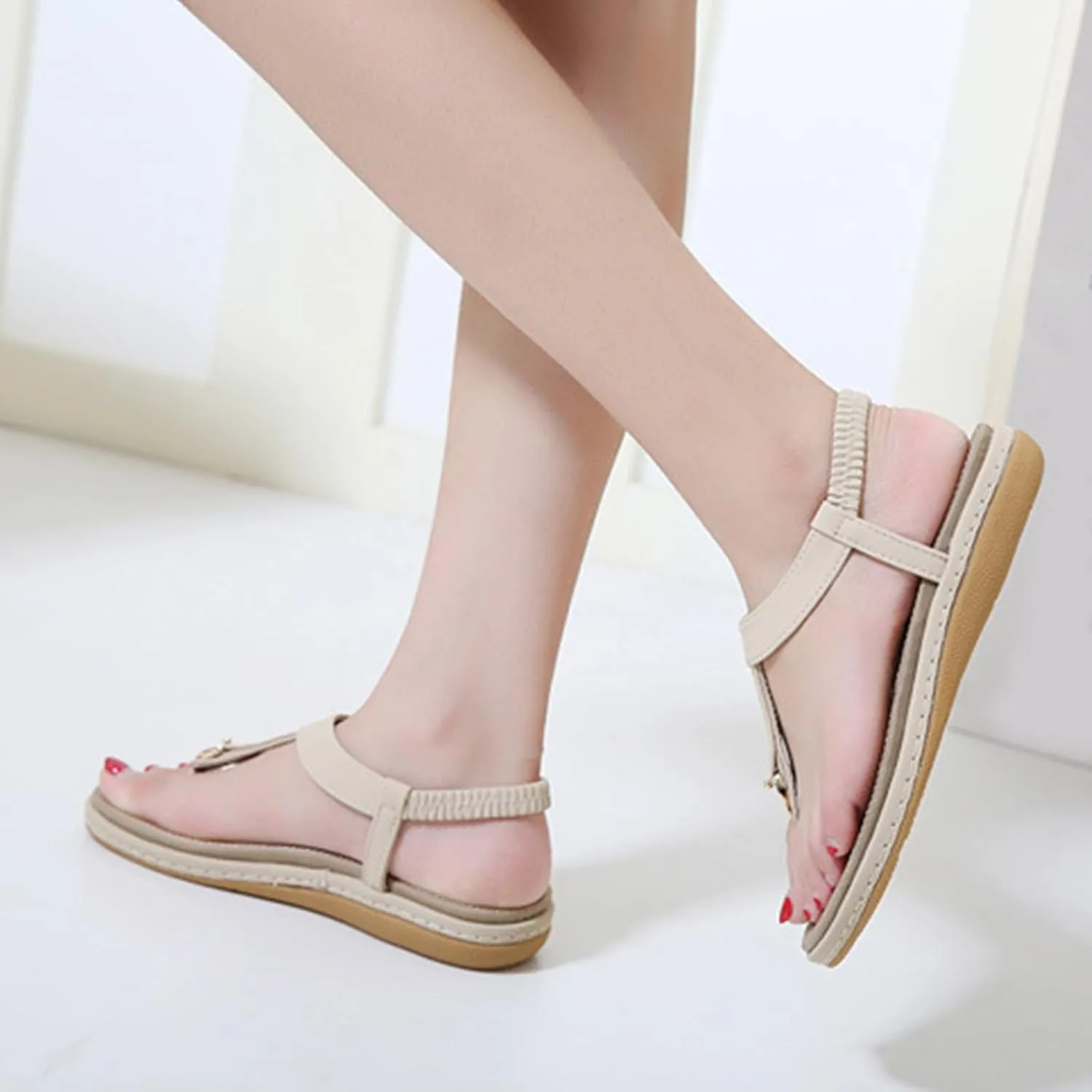 Womens Summer Strappy Flat Sandals Bohemian Clip Toe Leather Upholstery T-Strap Flip Flop Thong Sandals Comfortable Walking Beach Shoes